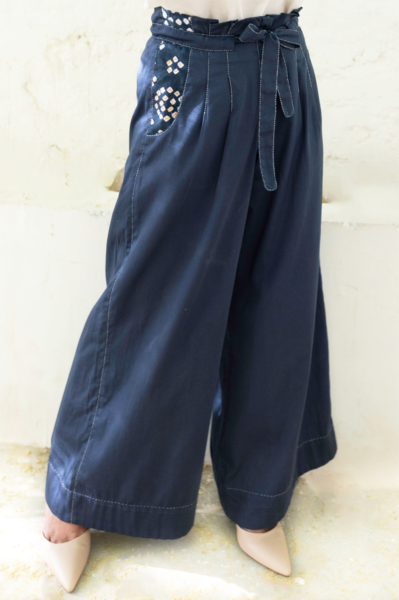 CHARCOAL COTTON PANTS WITH BANDHANI IN POCKETS