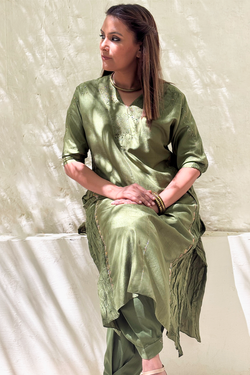 OLIVE SILK KURTA SET WITH GOLDEN DETAILING