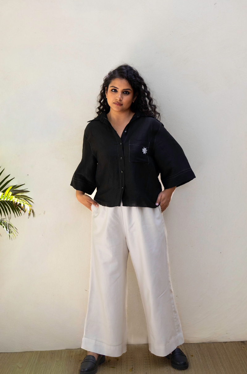 BLACK CROPPED SHIRT WITH STAR MOTIF