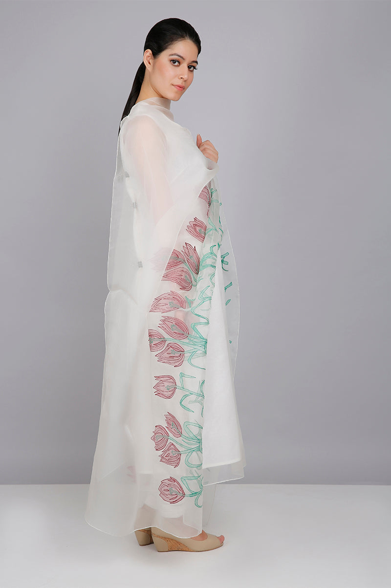 IVORY ORGANZA KURTA SET WITH FLORAL APPLIQUE