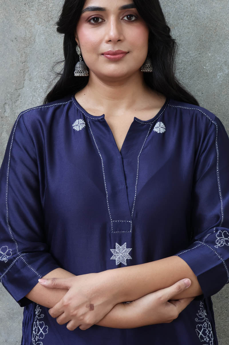 DEEP BLUE CHANDERI KURTA SET WITH THREAD MOTIFS