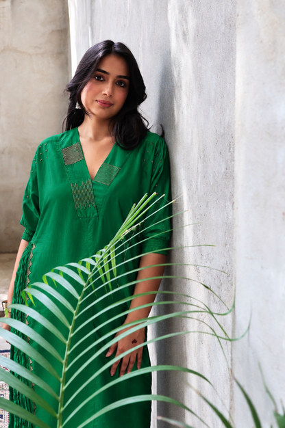 BRIGHT GREEN SILK KURTA SET WITH GOLDEN DETAILING