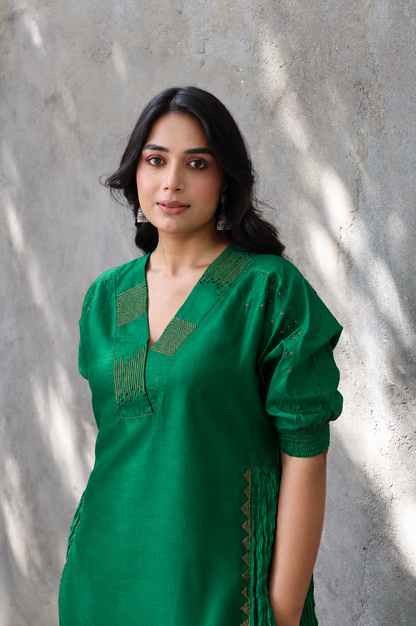 BRIGHT GREEN SILK KURTA SET WITH GOLDEN DETAILING